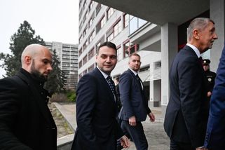 Babiš uvedl do úřadů nové ministry. Macinka si na obou svých resortech neodpustil kontroverzní výroky